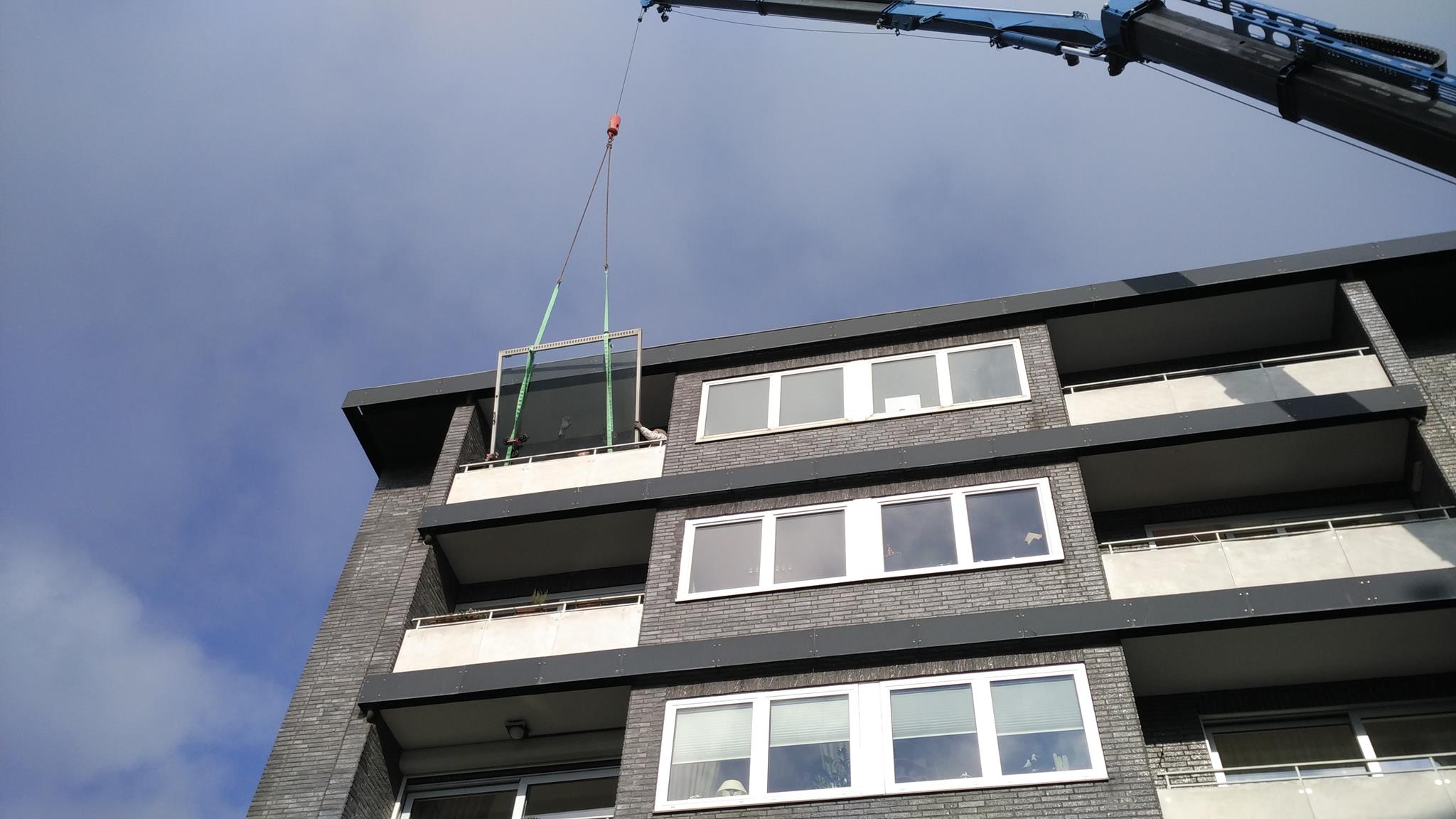 Fensteranlage mit Beschattung von Reimann-Bauelemente